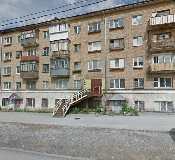 Банкомат Уральского Банка Реконструкции и Развития по адресу ул. Мира,  д. 111