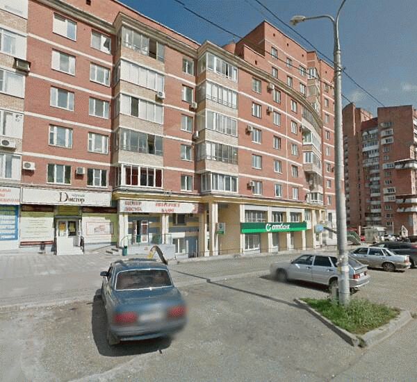 Банкомат Уральского Банка Реконструкции и Развития по адресу ул. Революции, д. 7, ТЦ «Каравелла»