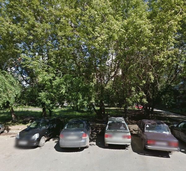 Банкомат Уральского Банка Реконструкции и Развития по адресу ул. Солдатова, д. 34, магазин «Семья» 